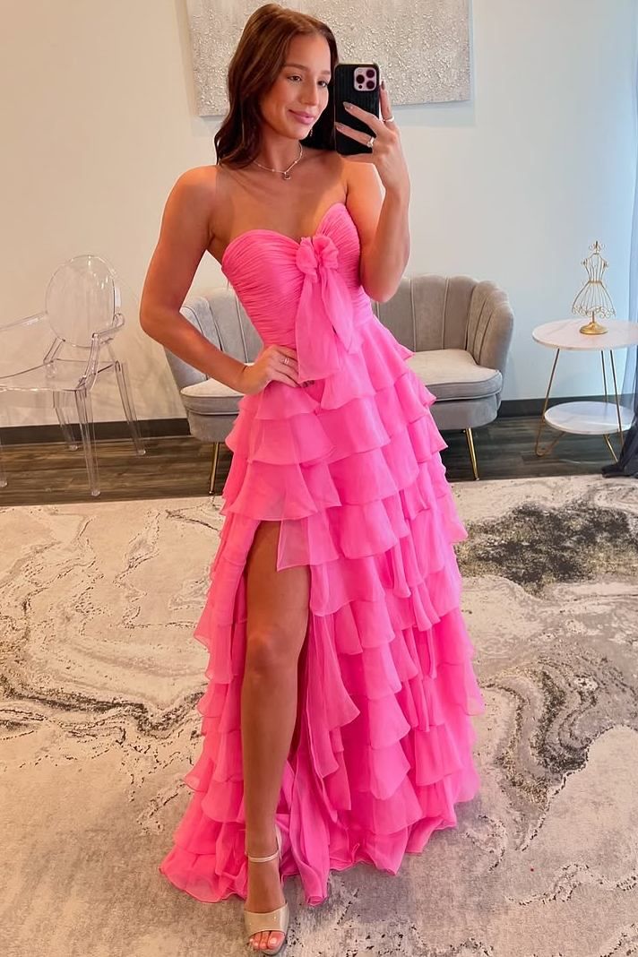 Robe de bal de fin d'année rose sans bretelles, coupe trapèze, en mousseline superposée, fendue sur le côté