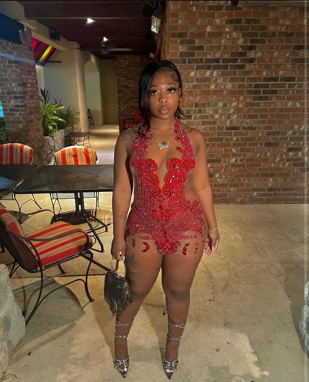 Robe de bal courte noire sexy et transparente en maille pour fille, luxueuse robe de cocktail ou d'anniversaire scintillante avec diamants rouges