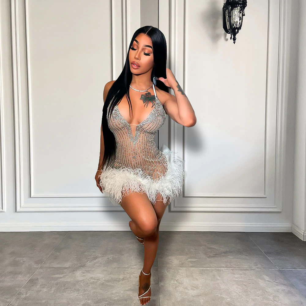 Robe de soirée courte et sexy transparente pour femme, tenue de cocktail, d'anniversaire, de luxe, avec perles blanches et plumes noires