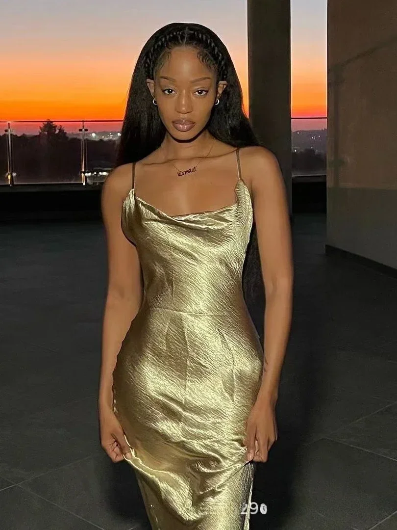 Robe longue élégante en satin dos nu pour femme, tenue d'été à bretelles spaghetti, sans manches, idéale pour une soirée ou une boîte de nuit