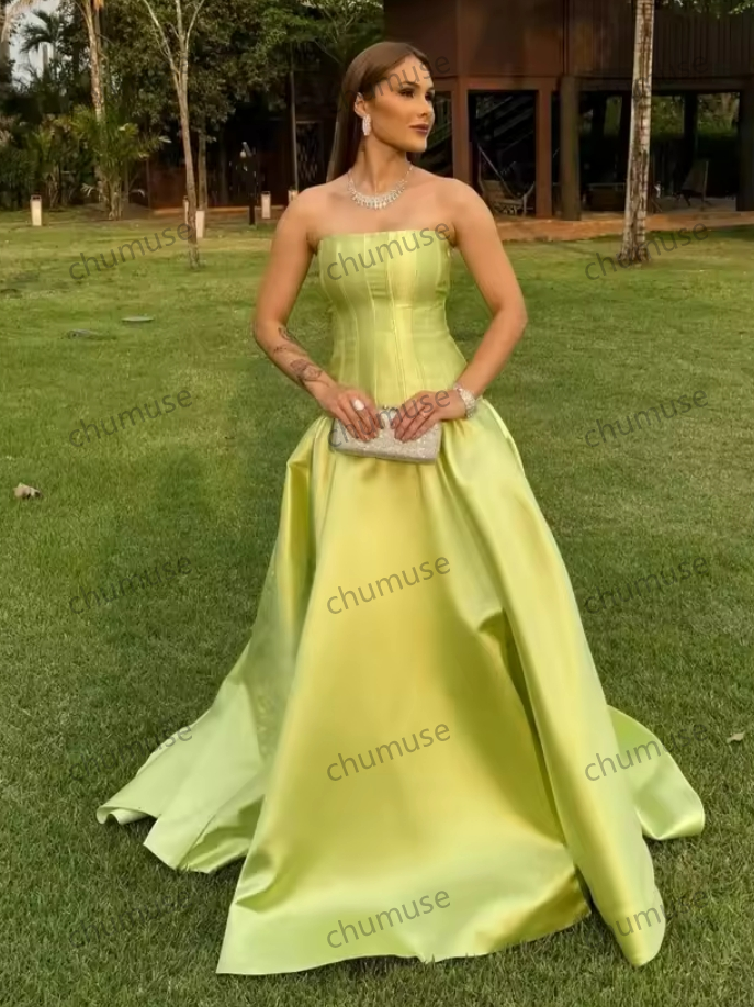 Robe de bal princesse trapèze sexy en satin à épaules dénudées