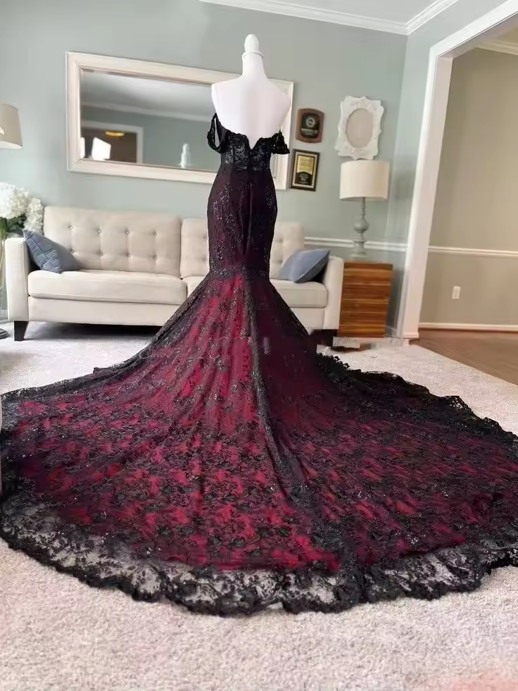 Gothic Black Red Wedding Dress Vintage Lace Applique Sexy Pleated Ruffle Detachable Cape Special Occasion Fishtail Dress