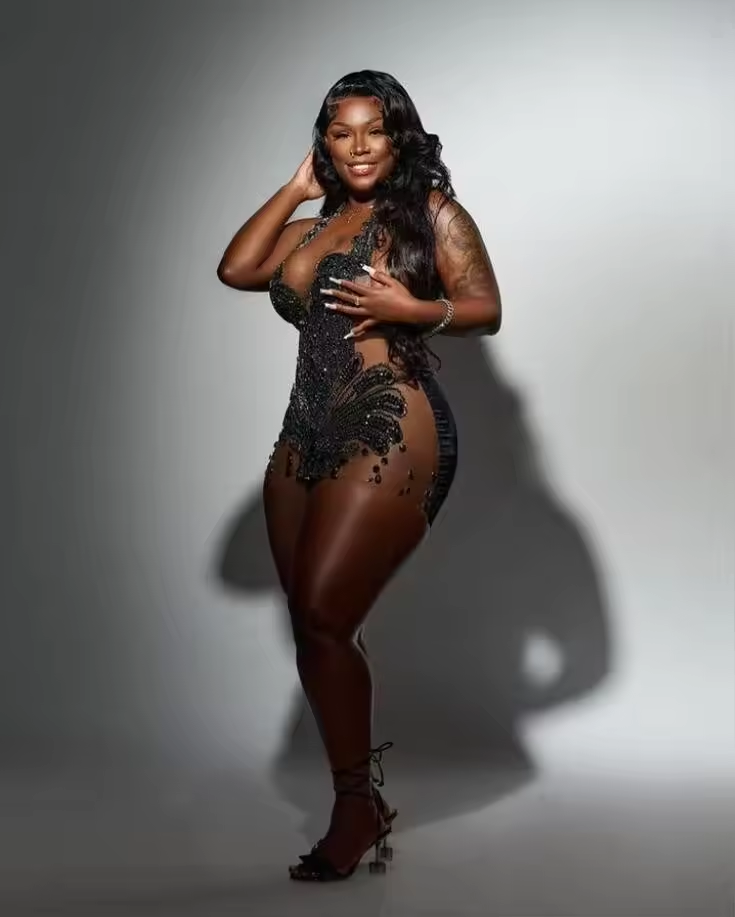 فستان كوكتيل قصير فاخر لامع بمقاس مخصص من الكريستال شفاف باللون الأسود للفتيات لحفلات أعياد الميلاد