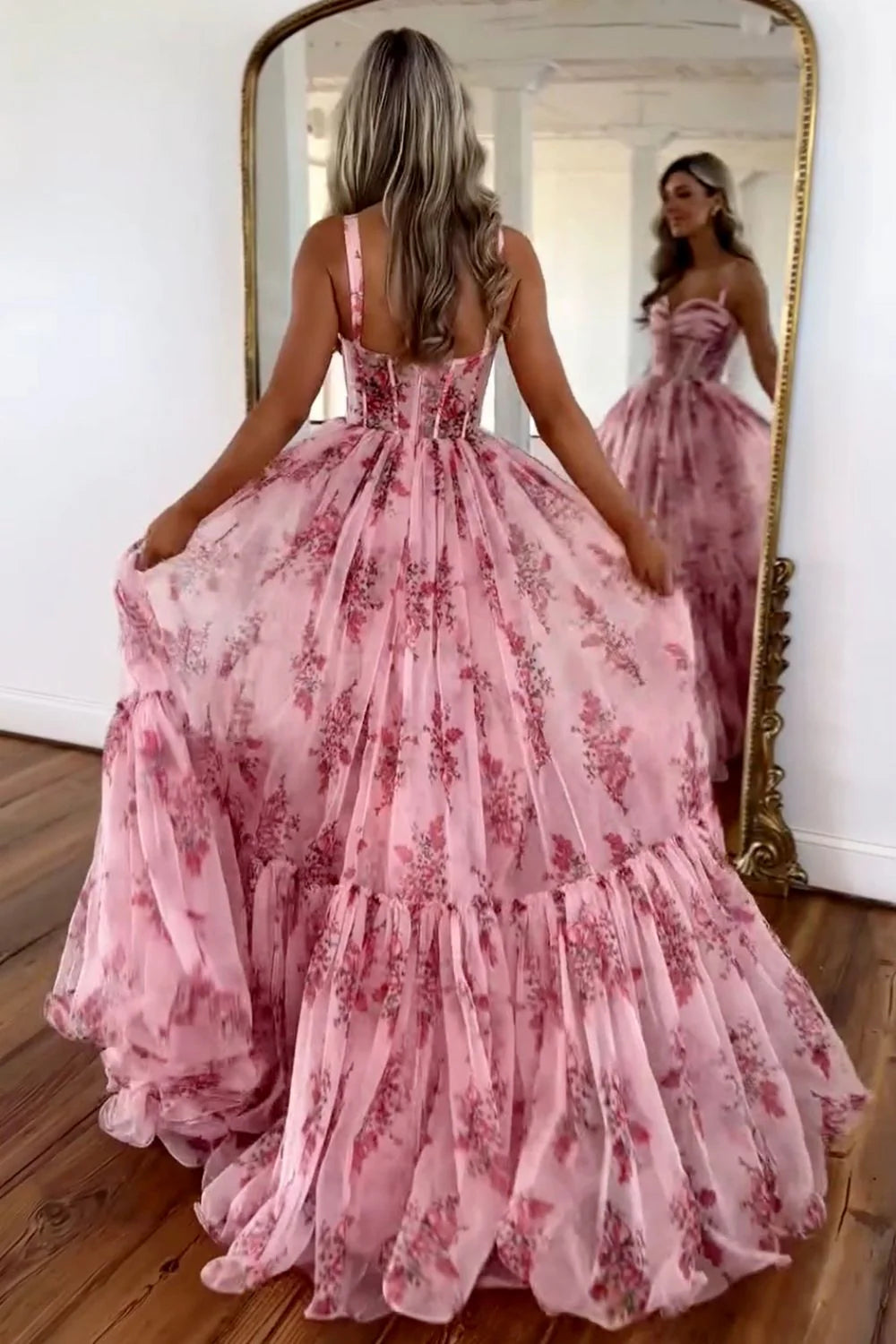 Robe de bal longue en tulle imprimé rose romantique, coupe trapèze, bretelles spaghetti