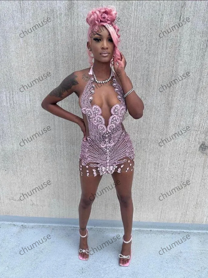 Robe de bal courte rose scintillante en maille transparente avec cristaux et diamants