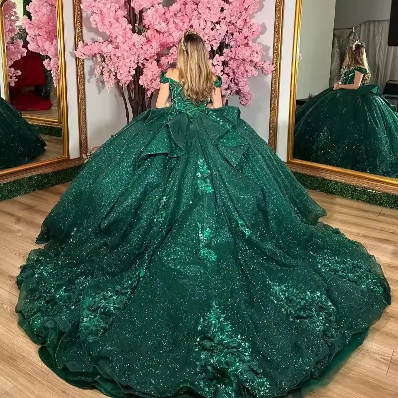 Vestidos de quinceanera personalizados verde esmeralda brilhantes, ombro de fora, princesa, apliques de flores, miçangas, tule, festa de aniversário de 16 anos