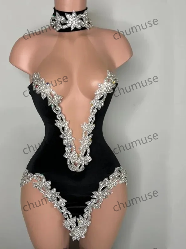Vestidos de fiesta cortos de cristal con cuello halter y trajes de cóctel
