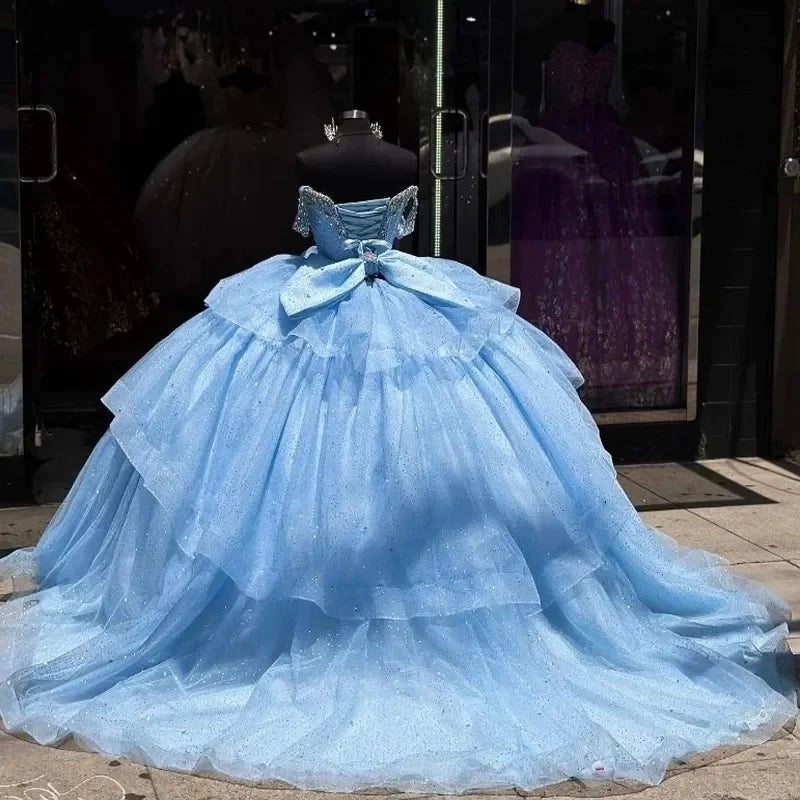 Vestidos de princesa azul-celeste brilhantes para 15 anos, com contas, ombro de fora, espartilho em camadas de tule, personalizado