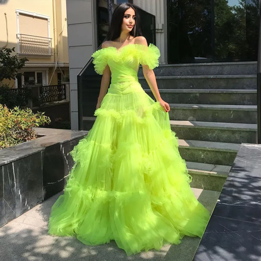 Robe de soirée princesse verte à volants et épaules dénudées, longue et transparente, en tulle