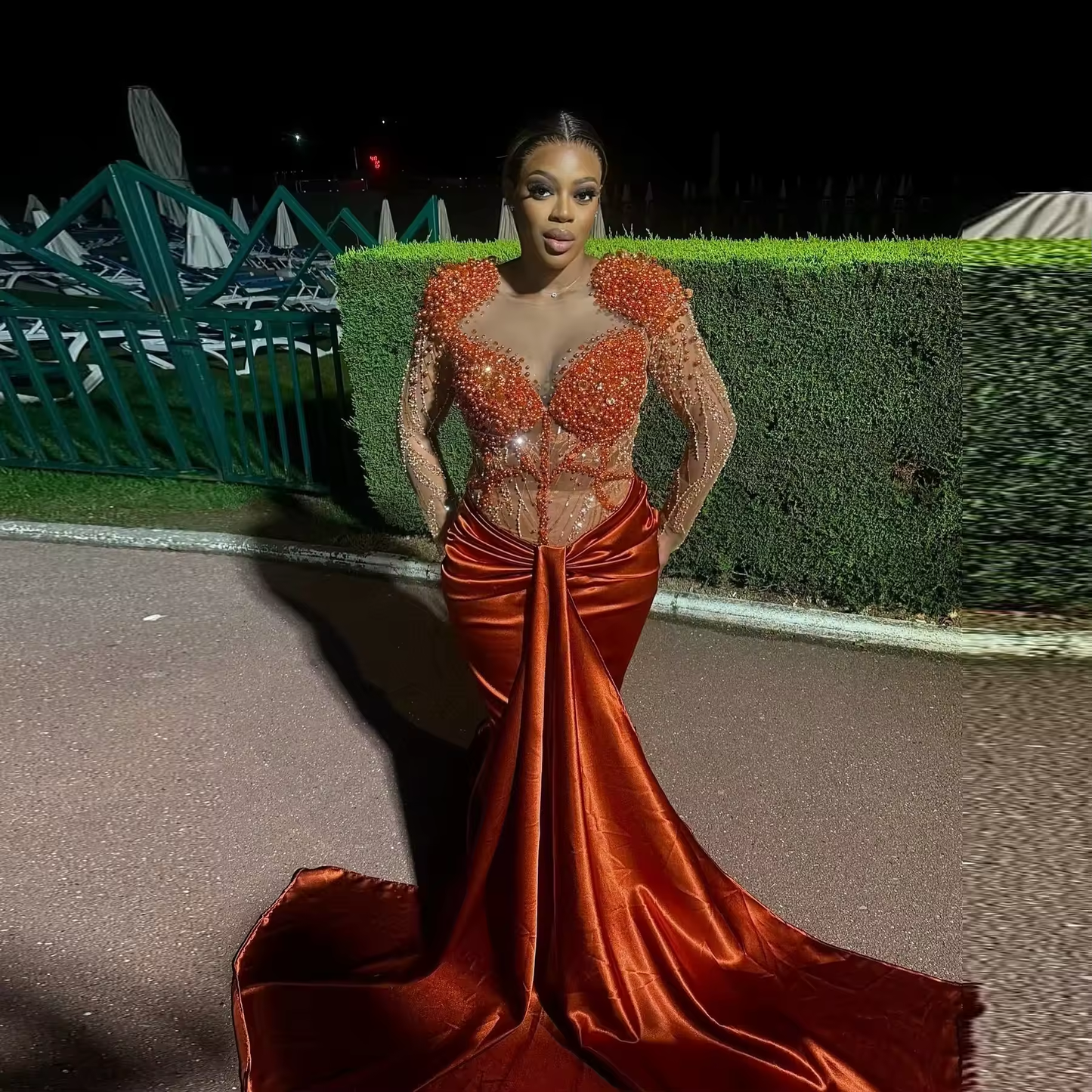 Burning Orange Beaded Evening Dresses Formal Occasions Gowns Black Women Mermaid Luxury Sequins Party Dress Long Sleeves