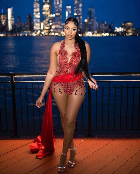 Impresionantes vestidos de fiesta de cumpleaños sexys con cuello halter transparente para mujer, de lujo, con diamantes rojos y negros, vestidos de fiesta cortos con cola. 