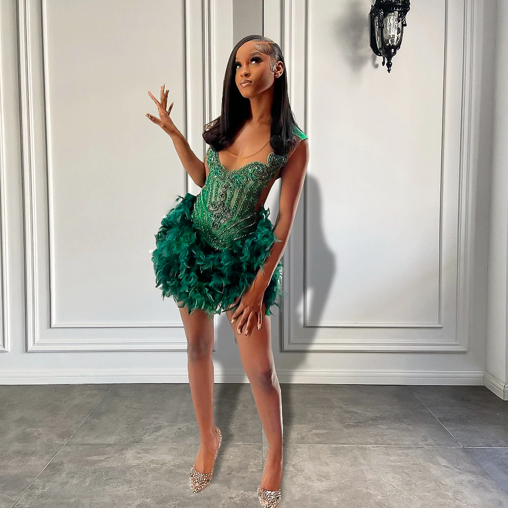 Vestidos de fiesta formales de lujo para niñas negras, color verde esmeralda, con plumas, para mujer, vestido de graduación corto 