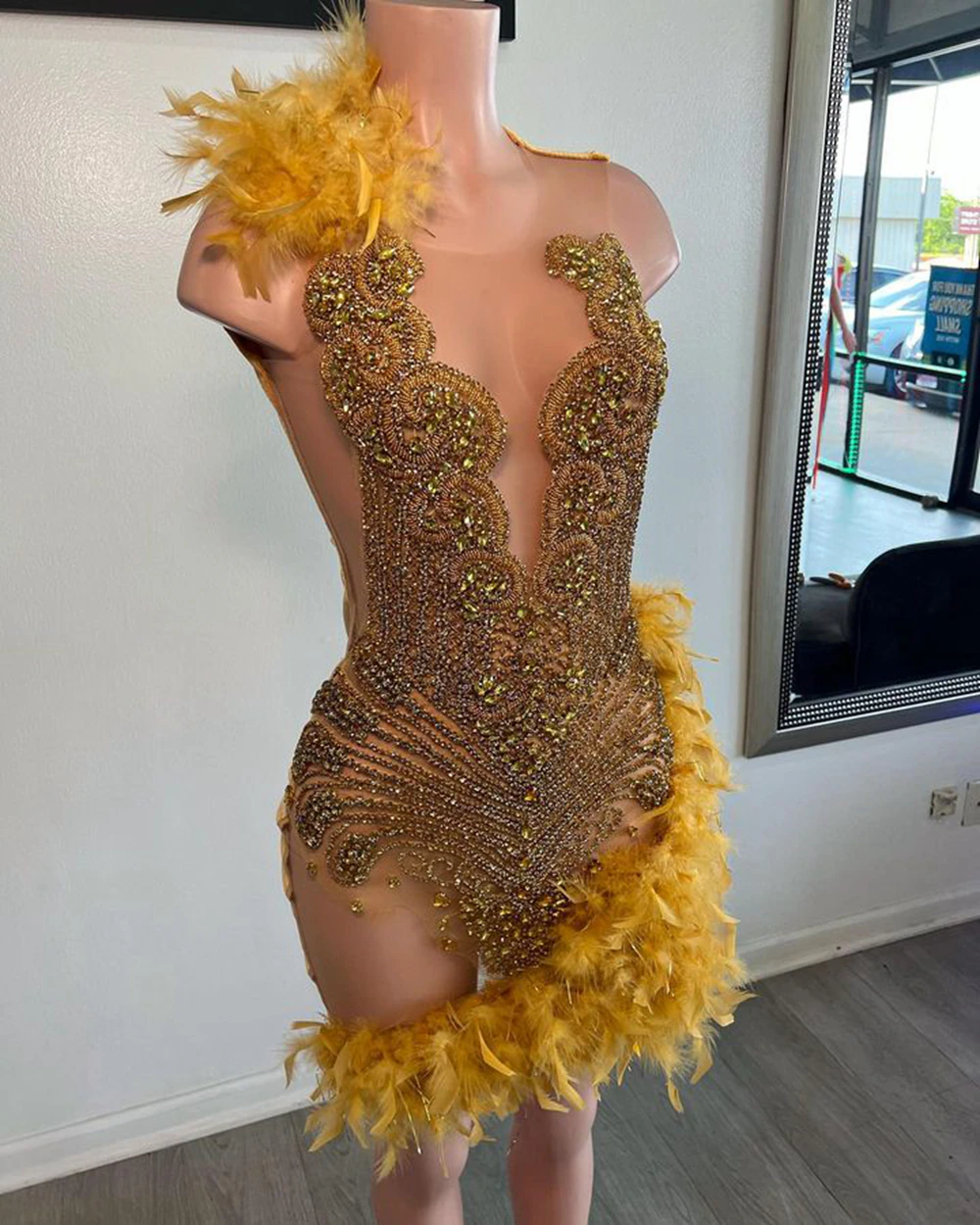 Vestidos de fiesta de cumpleaños sexys, transparentes, de malla transparente, con brillantes, de lujo, dorados, con diamantes negros, para niñas, vestidos de graduación cortos con plumas 