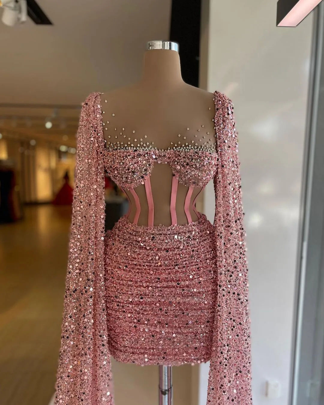 Hermosos vestidos de cóctel rosas con capa de corsé, top con lentejuelas, plisado, vestidos de fiesta cortos, cuello transparente y cuentas, vestido de fiesta de boda 