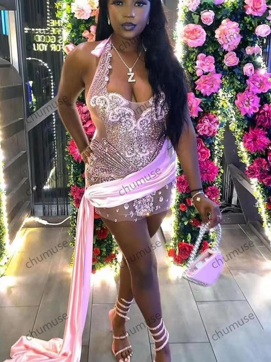 Vestido de fiesta con brillantes diamantes rosas, cuello halter, cuentas brillantes, cristales de imitación y cola lateral 