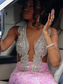 Vestido longo de sereia rosa brilhante para festa de formatura, para meninas negras, luxuoso, de veludo com cristais e diamantes, para festa de aniversário e gala