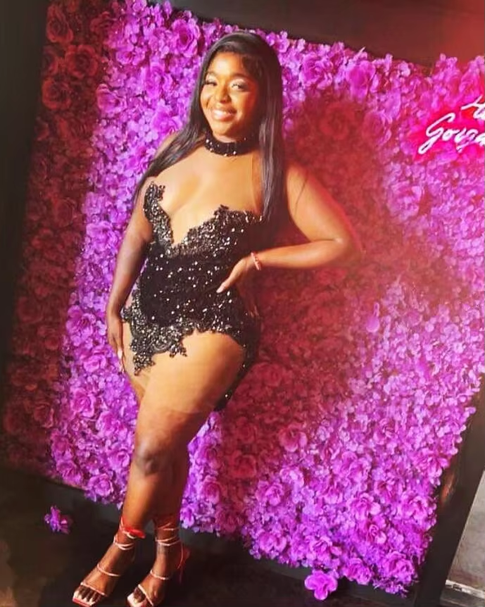 Petite robe noire, mini robe de soirée sexy pour fille noire, robe de gala d'anniversaire en velours et cristal transparent sur mesure