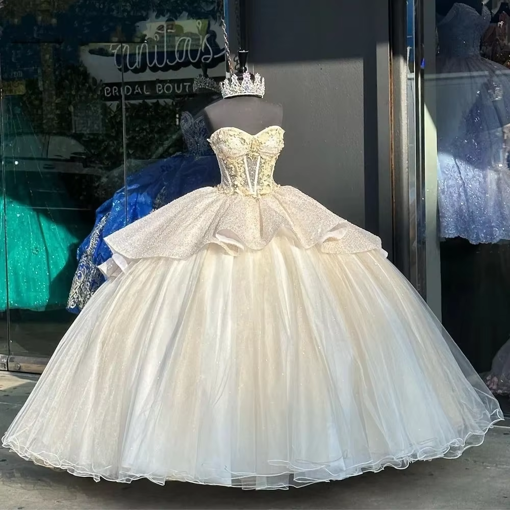 Vestido de princesa Sparkly Illusion Ivory Gloden com babados em forma de coração e tule popular, vestidos de quinceanera personalizados