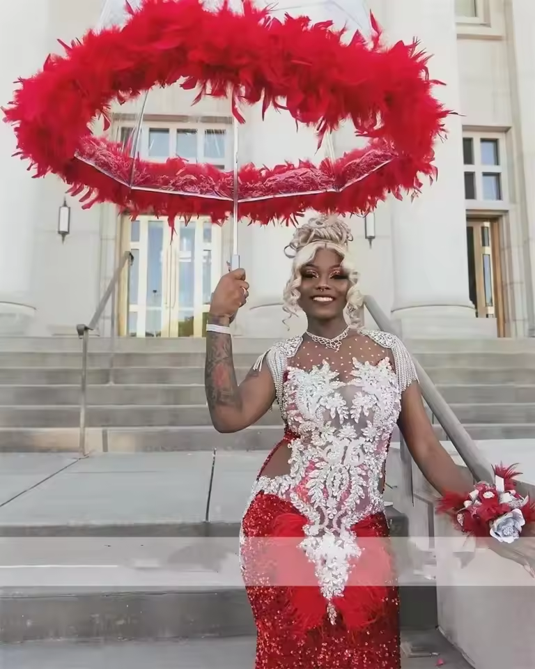 Robe de bal longue sirène rouge de luxe 2025 pour filles noires, perles, cristaux, plumes, fête d'anniversaire, réception de mariage, personnalisée