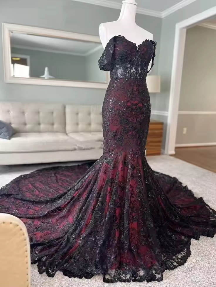 Gothic Black Red Wedding Dress Vintage Lace Applique Sexy Pleated Ruffle Detachable Cape Special Occasion Fishtail Dress