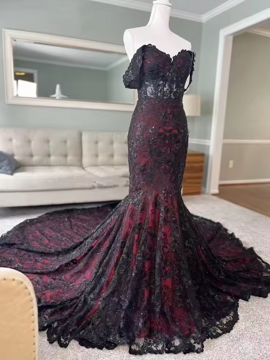 Gothic Black Red Wedding Dress Vintage Lace Applique Sexy Pleated Ruffle Detachable Cape Special Occasion Fishtail Dress