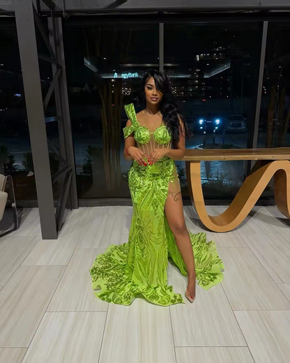 فستان حورية البحر للحفلات الراقصة المزين بالترتر اللامع، فستان سهرة من الدانتيل بفتحة جانبية وفتحة رقبة شفافة مرصعة بالجواهر، فستان مناسبات خاصة
