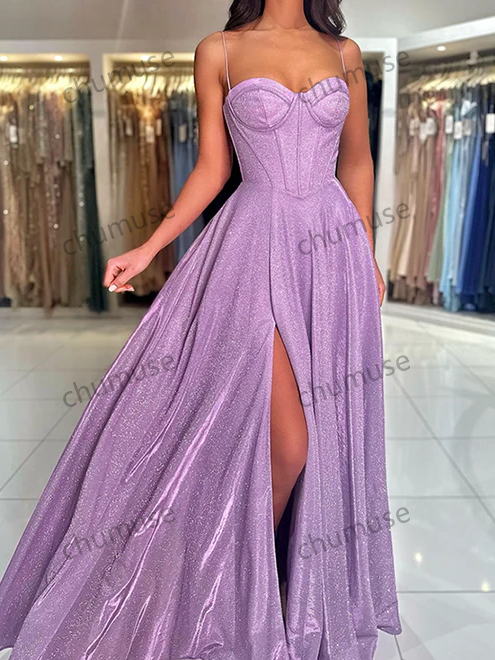 Vestido de formatura roxo, de cetim, com fenda, saia longa, formal