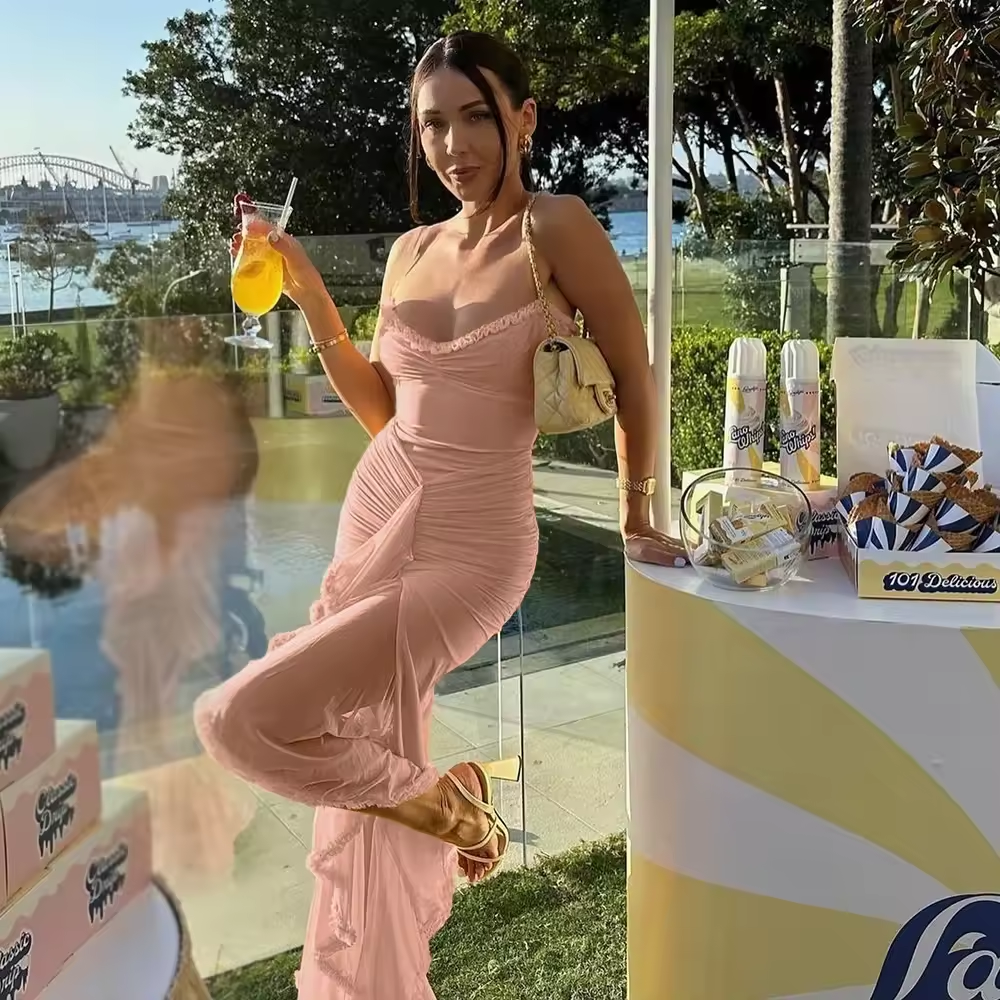 فستان نسائي جديد بتصميم ضيق وحزام رفيع