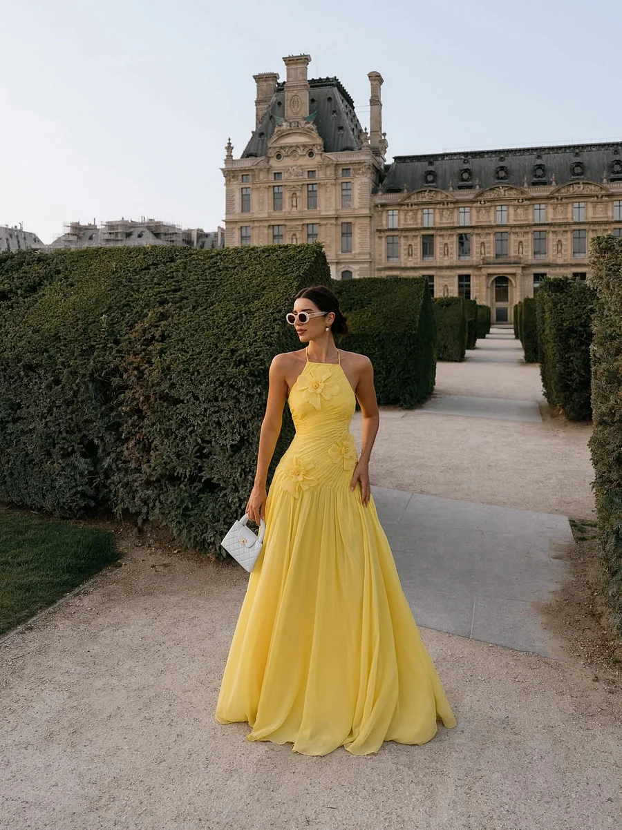 Elegant Yellow Chiffon Halter Applique Sleeveless Prom Dress with Pleated