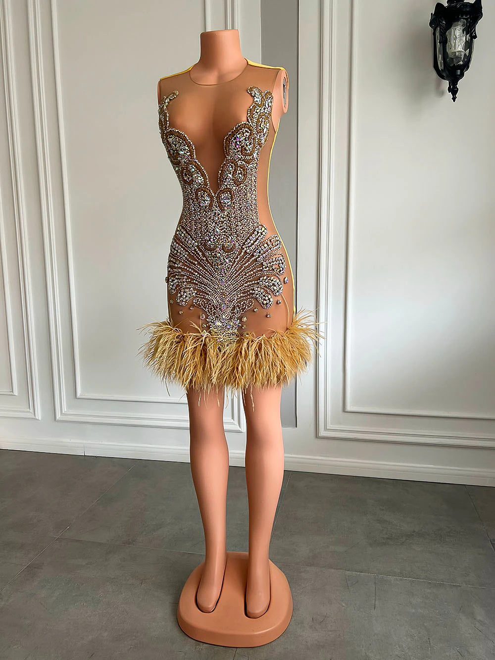 Stunning Sheer Mesh Sexy See Through Black Girl Short Prom Dresses Gold Sparkly Diamond Feather Women Formal Formal Gowns