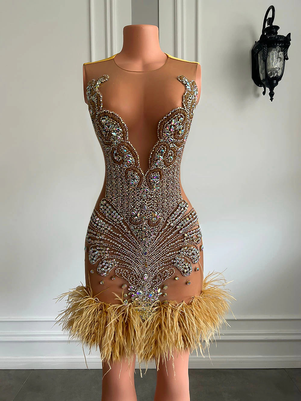Stunning Sheer Mesh Sexy See Through Black Girl Short Prom Dresses Gold Sparkly Diamond Feather Women Formal Formal Gowns