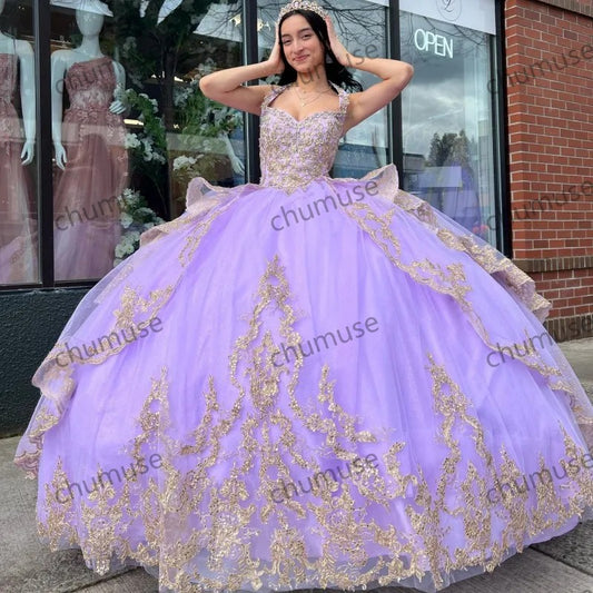 Vestidos de baile de princesa com apliques de renda dourada e lavanda