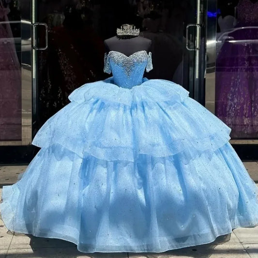 Vestidos de princesa azul-celeste brilhantes para 15 anos, com contas, ombro de fora, espartilho em camadas de tule, personalizado