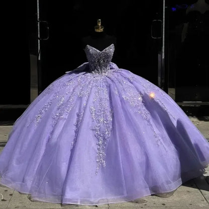 Vestidos de quinceanera lavanda com decote em V, apliques de laço, ombro de fora, vestido de baile de tule com cadarço, vestido de 16 anos personalizado