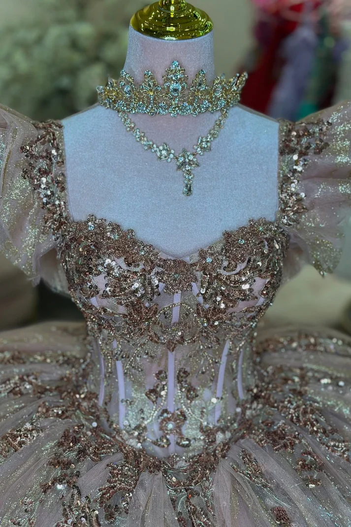 Sweetheart Sleeveless Beaded Sequins Appliques Champagne Sweet 15 Quinceañera Dress