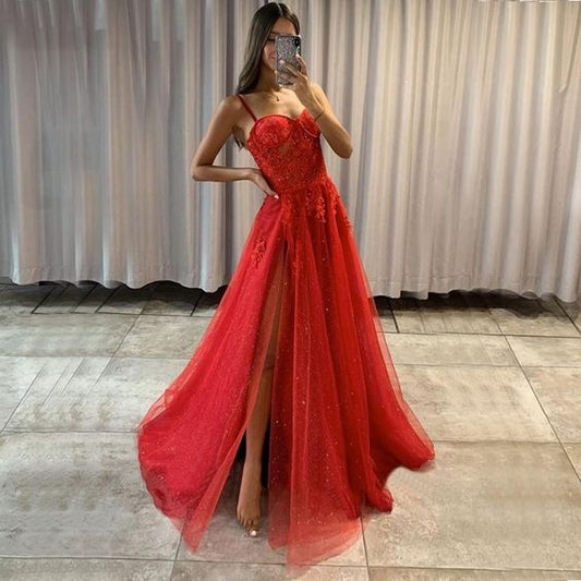 Vestido de fiesta largo de corte A con escote en forma de corazón, tirantes finos rojos brillantes y sexys, con abertura lateral y parte superior de encaje