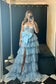 Vestido formal largo con volantes y apliques de lentejuelas azul claro de escote corazón