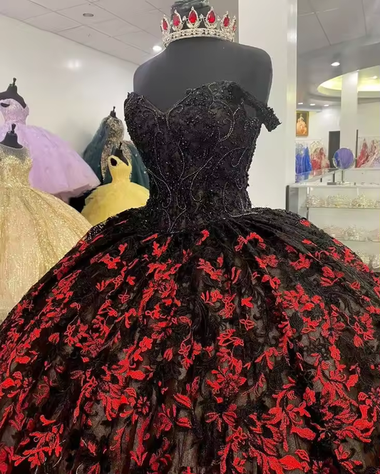 Vestidos de quinceanera góticos pretos e vermelhos com ombros de fora e apliques de contas, vestido de baile para 16 anos, espartilho, vestido de 15 anos personalizado