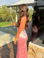 Vestido longo formal estilo sereia com decote profundo