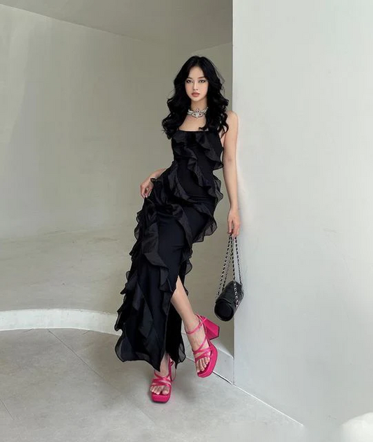 Vestido de festa feminino de verão preto com alças finas e babados