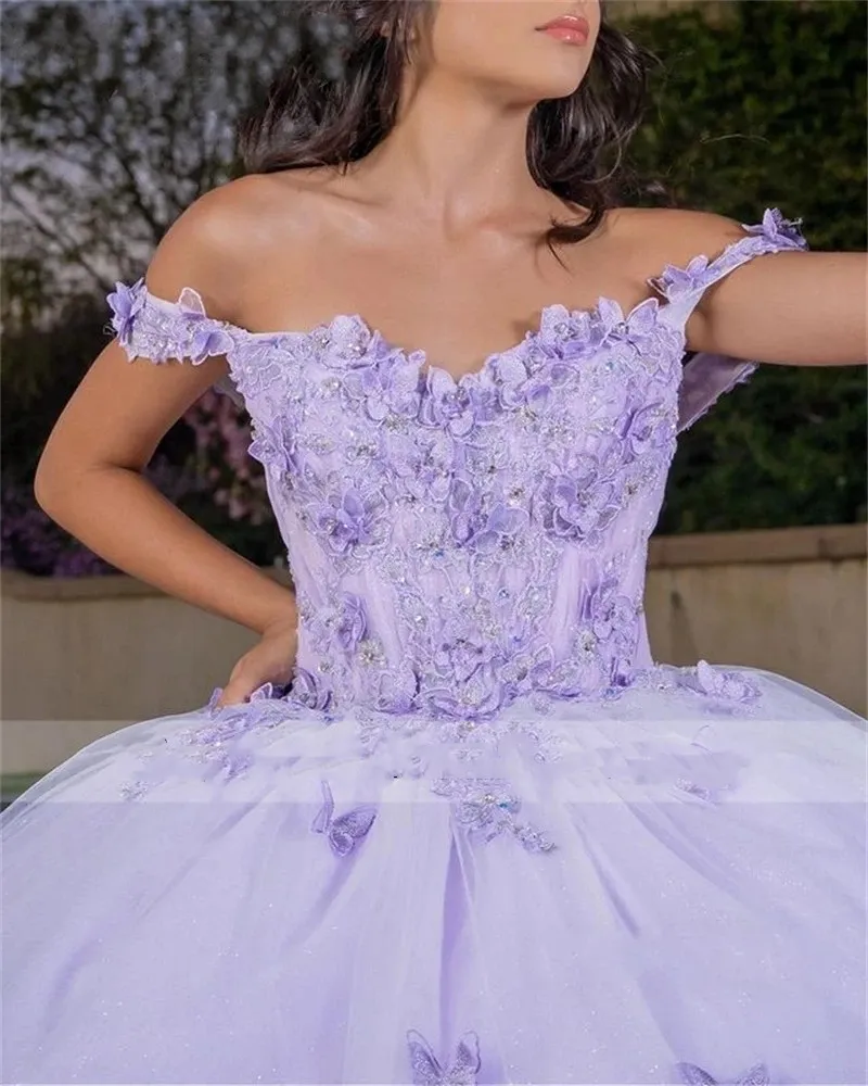Vestido de baile princesa lilás, vestidos de quinceanera com ombros à mostra e apliques de borboleta