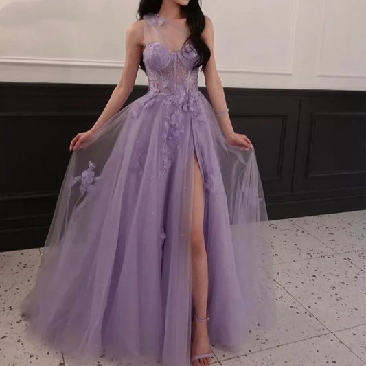 Vestido morado claro de corte A con apliques de cuentas y un solo hombro, lentejuelas y abertura lateral, ideal para fiestas de graduación, de noche y cumpleaños.