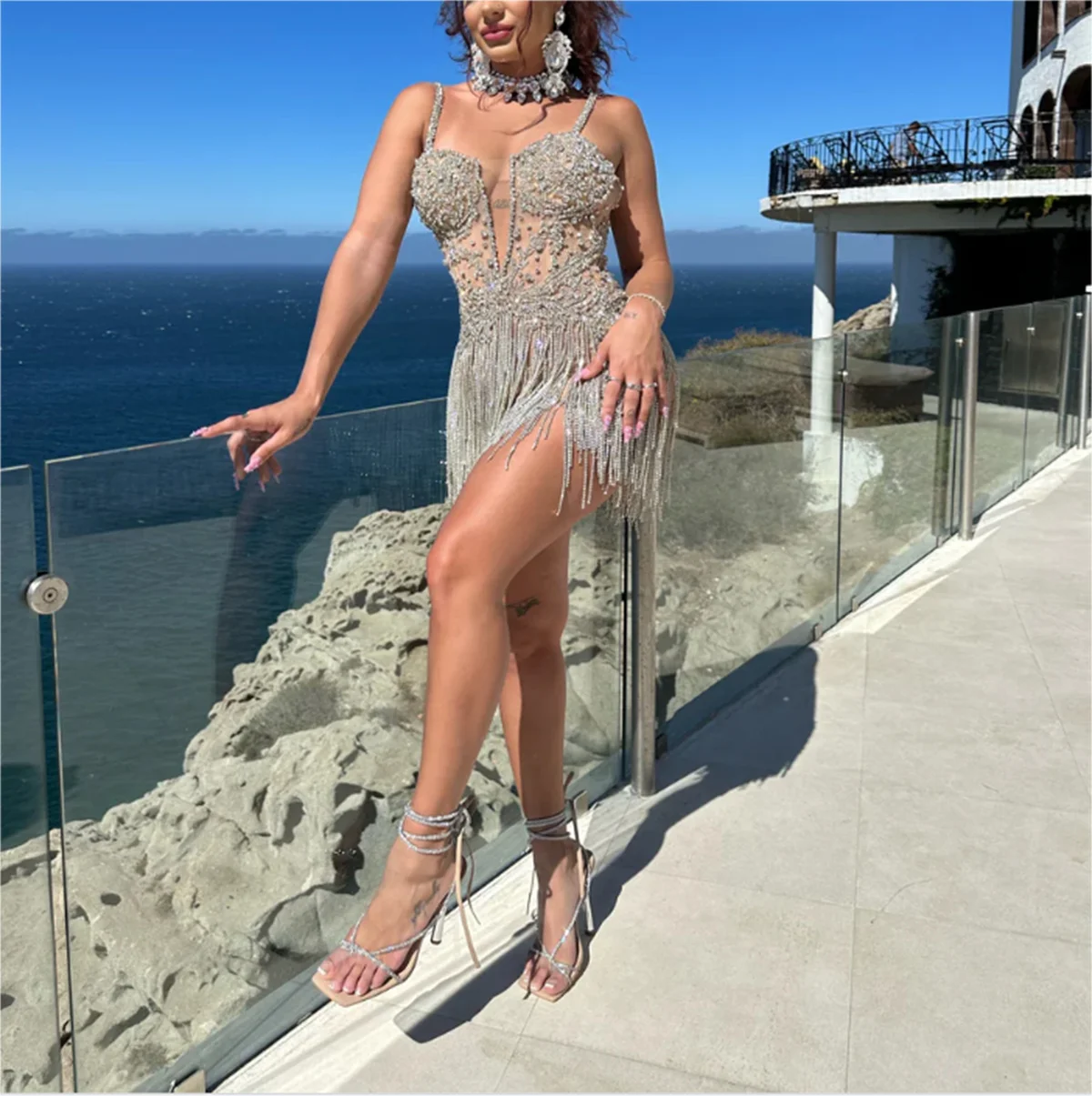 Vestido de cóctel plateado bandeau sexy transparente mini vestido de fiesta precioso con cuentas lentejuelas encaje clásico unidireccional cola más nuevos vestidos de