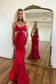 Vestido de fiesta sencillo rojo con tirantes finos y corte sirena largo