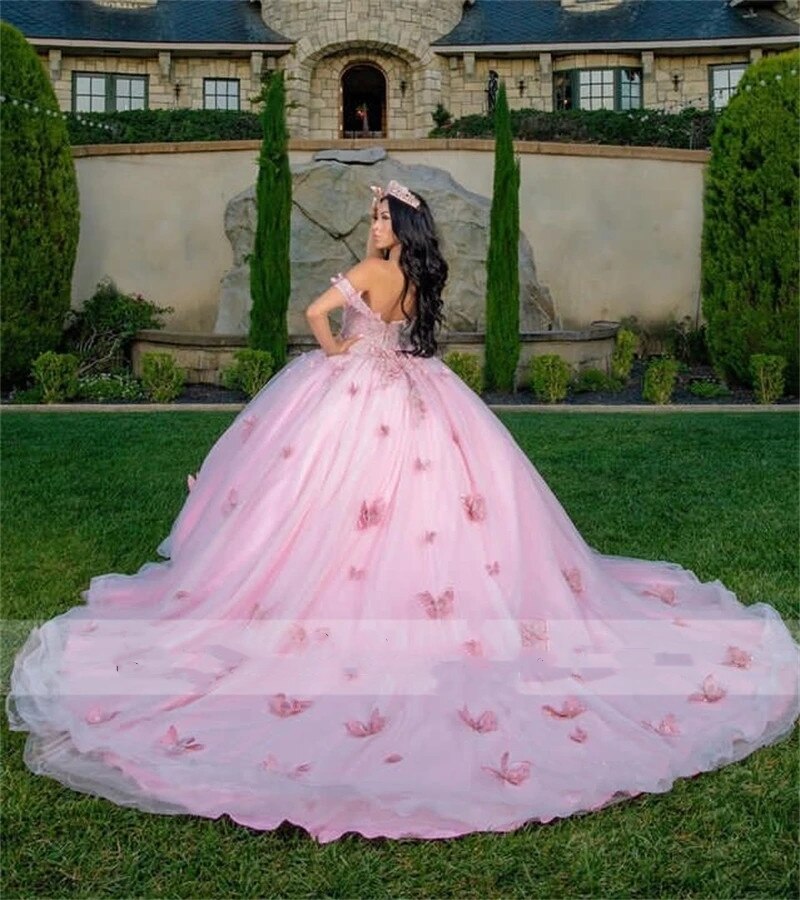 Vestido de baile princesa lilás, vestidos de quinceanera com ombros à mostra e apliques de borboleta
